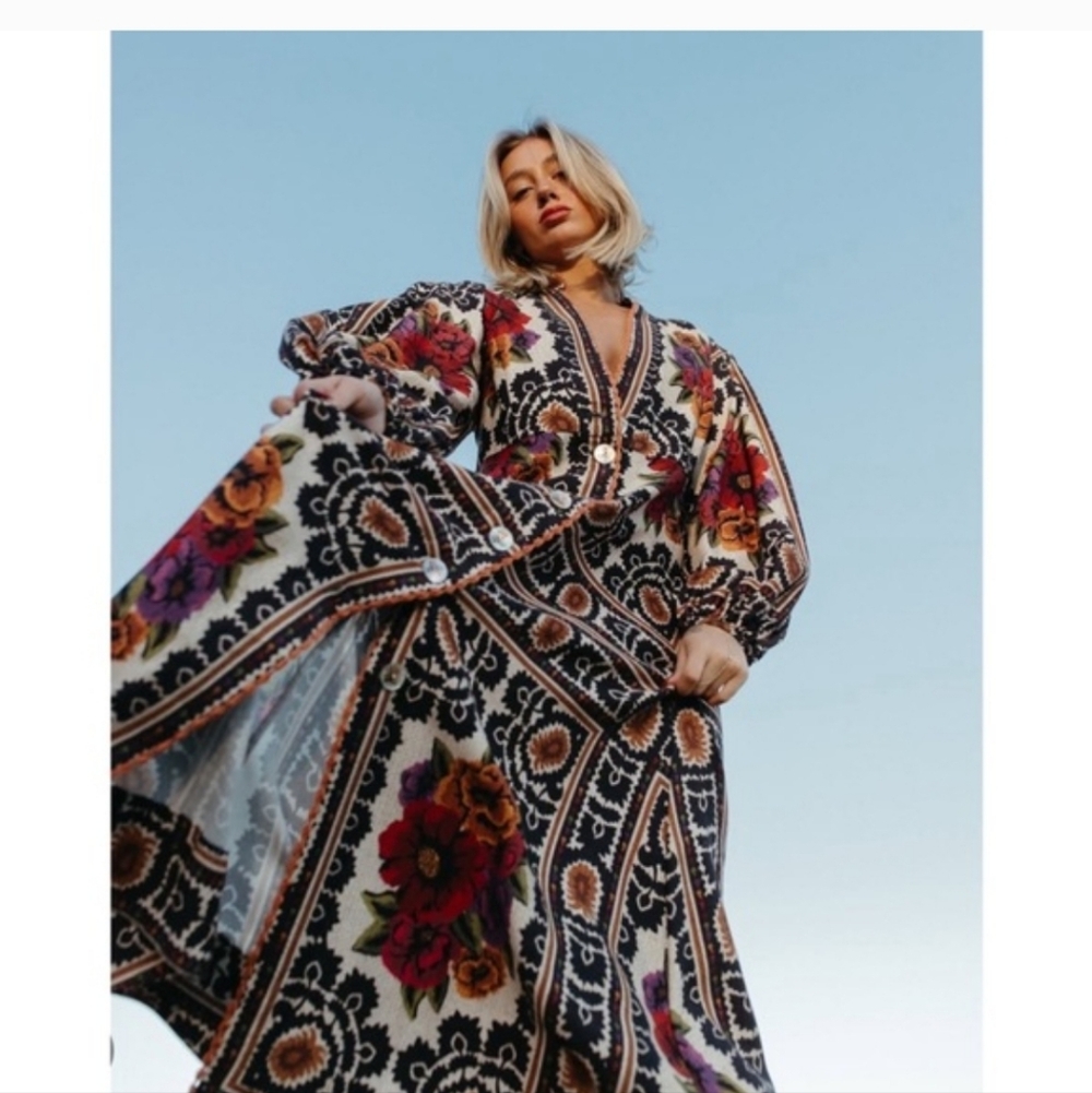 FARM Rio Multicolor Floral Long Sleeve Dress - Picture 2 of 7